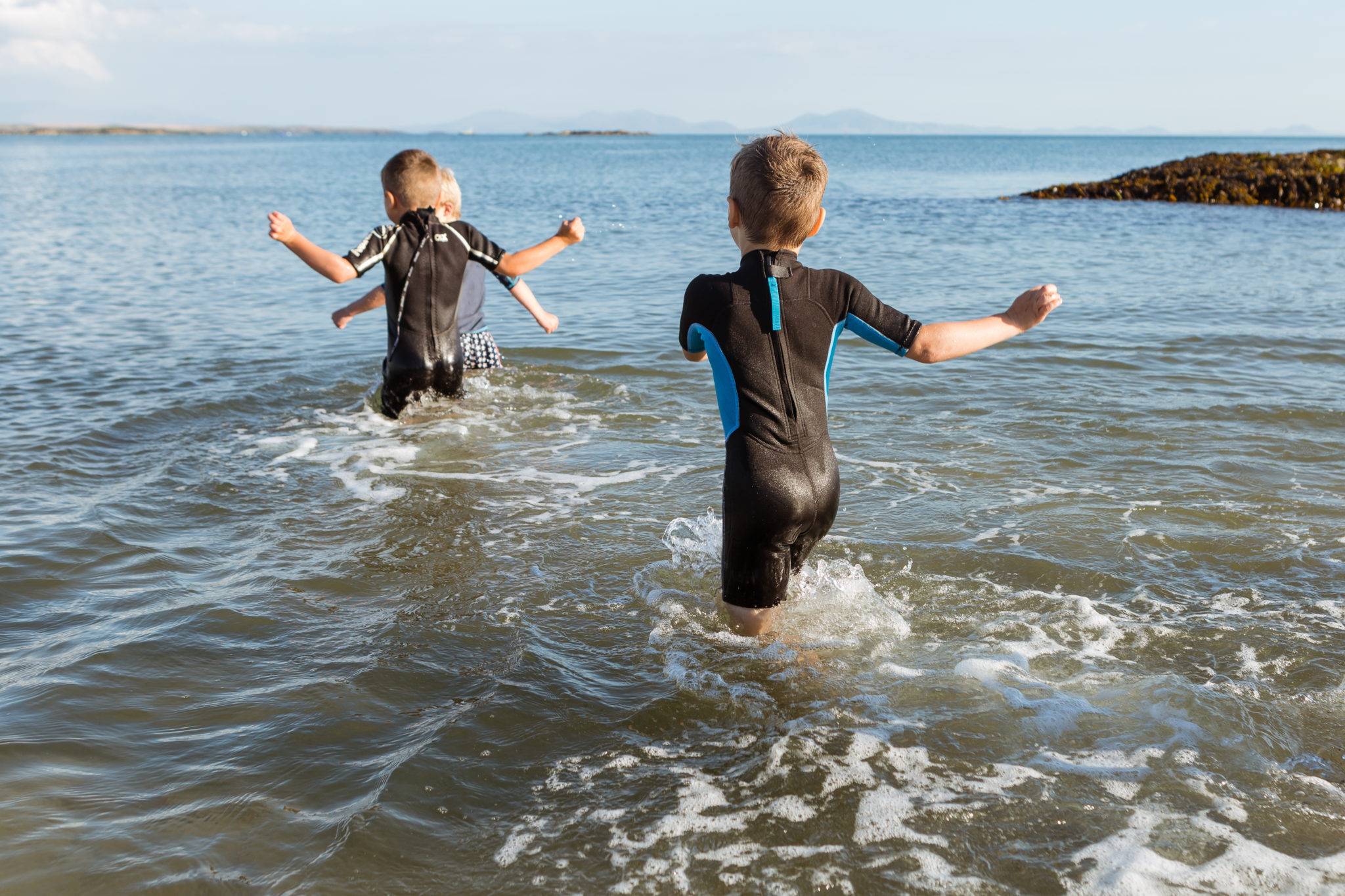 https://bulmerleisure.co.uk/wp-content/uploads/2015/09/silver-bay-holiday-village-anglesey-playing-ocean-children.jpg