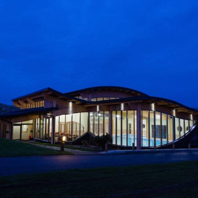 https://bulmerleisure.co.uk/wp-content/uploads/2016/12/Silver-Bay-Spa-and-Leisure-Complex-Building-Architecture-4-640x640.jpg