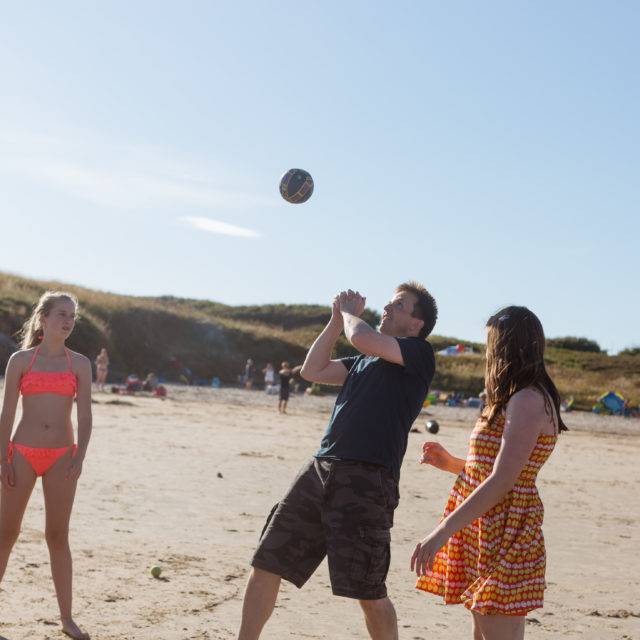 https://bulmerleisure.co.uk/wp-content/uploads/2016/12/silver-bay-holiday-village-anglesey-beach-volley-640x640.jpg