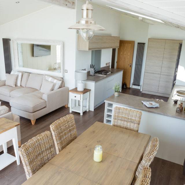https://bulmerleisure.co.uk/wp-content/uploads/2016/12/silver-bay-holiday-village-luxury-lodges-anglesey-dining-area-640x640.jpg