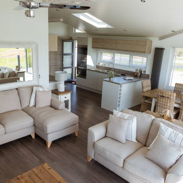https://bulmerleisure.co.uk/wp-content/uploads/2016/12/silver-bay-holiday-village-luxury-lodges-anglesey-living-area-dining-640x640.jpg