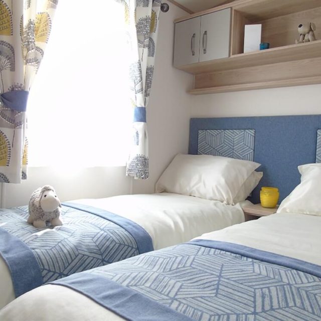 https://bulmerleisure.co.uk/wp-content/uploads/2020/05/1-402-1-18940-1-2020-ABI-Saffron-Static-Caravan-Holiday-Home-twin-bedroom-640x640.jpg