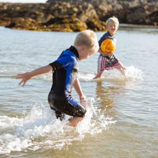 https://bulmerleisure.co.uk/wp-content/uploads/2022/12/silver-bay-holiday-village-anglesey-playing-in-the-sea-640x640.jpg